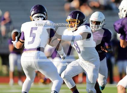 Thumbnail 3 in Farmersville vs Bonham (Scrimmage) photogallery.