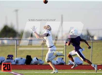 Thumbnail 3 in Farmersville vs Bonham (Scrimmage) photogallery.