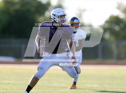 Thumbnail 3 in Farmersville vs Bonham (Scrimmage) photogallery.