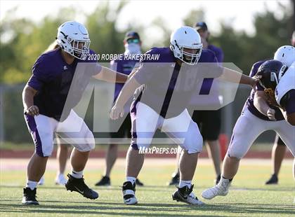 Thumbnail 1 in Farmersville vs Bonham (Scrimmage) photogallery.