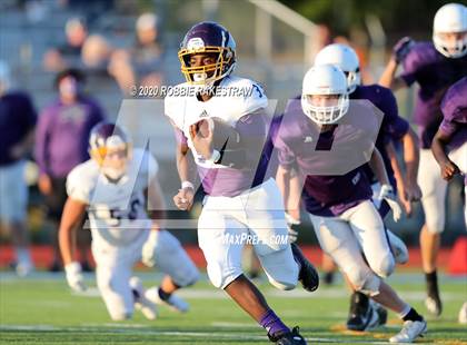 Thumbnail 3 in Farmersville vs Bonham (Scrimmage) photogallery.