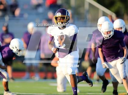 Thumbnail 2 in Farmersville vs Bonham (Scrimmage) photogallery.