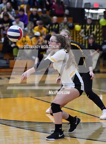Thumbnail 2 in Mt. Pulaski @ Illini Central photogallery.