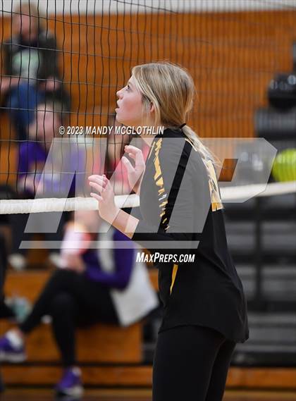 Thumbnail 1 in Mt. Pulaski @ Illini Central photogallery.