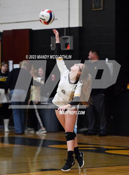Thumbnail 3 in Mt. Pulaski @ Illini Central photogallery.