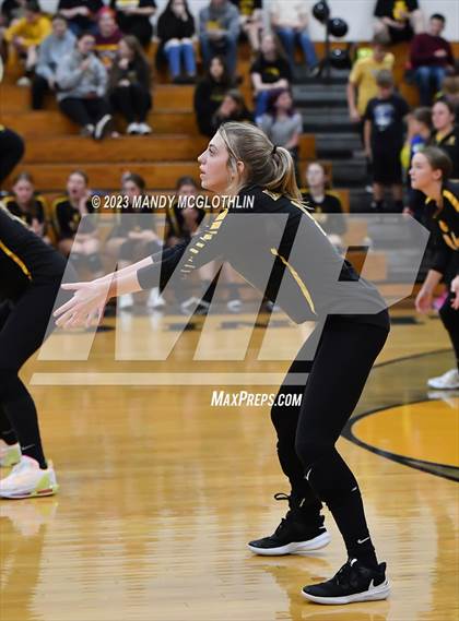 Thumbnail 2 in Mt. Pulaski @ Illini Central photogallery.