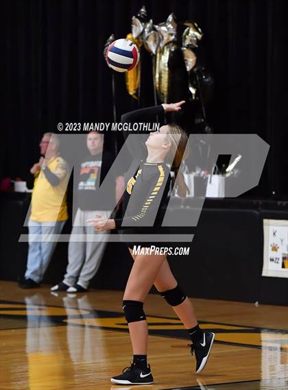 Thumbnail 3 in Mt. Pulaski @ Illini Central photogallery.