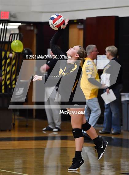 Thumbnail 3 in Mt. Pulaski @ Illini Central photogallery.