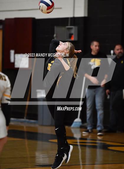 Thumbnail 2 in Mt. Pulaski @ Illini Central photogallery.