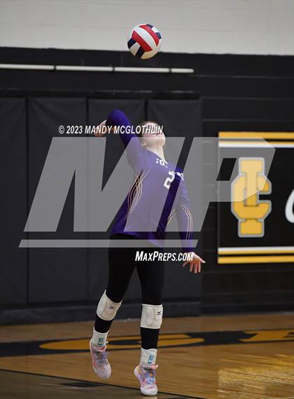 Thumbnail 3 in Mt. Pulaski @ Illini Central photogallery.