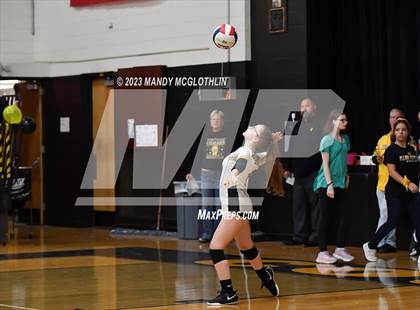 Thumbnail 1 in Mt. Pulaski @ Illini Central photogallery.