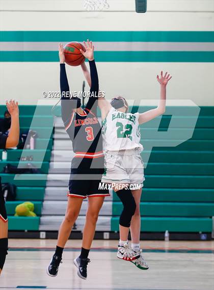 Thumbnail 1 in Lincoln vs Eagle Rock photogallery.