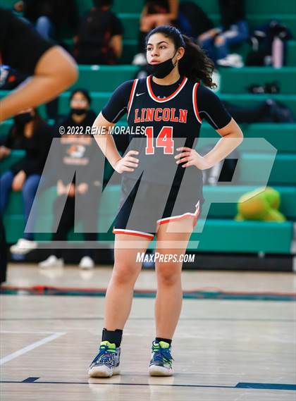 Thumbnail 3 in Lincoln vs Eagle Rock photogallery.