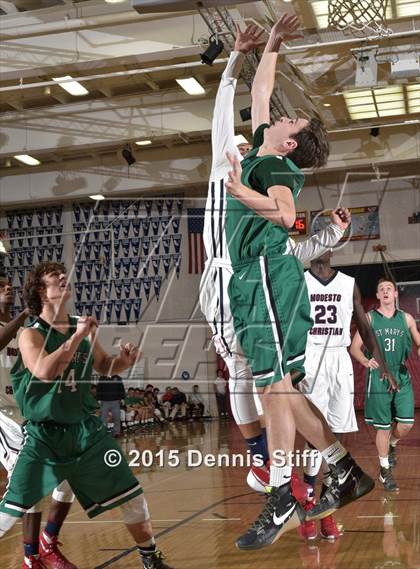 Thumbnail 3 in Modesto Christian vs. St. Mary's (Father Barry Christmas Classic) photogallery.