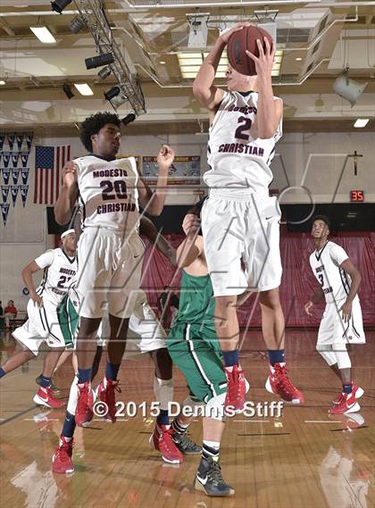 Thumbnail 2 in Modesto Christian vs. St. Mary's (Father Barry Christmas Classic) photogallery.