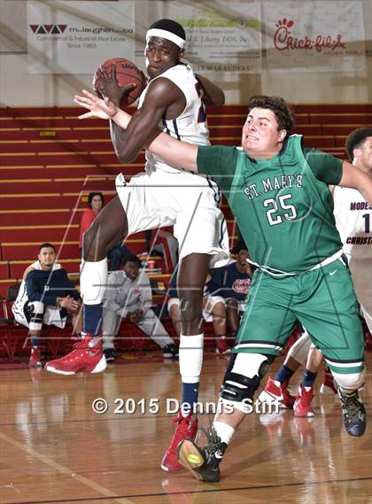 Thumbnail 1 in Modesto Christian vs. St. Mary's (Father Barry Christmas Classic) photogallery.