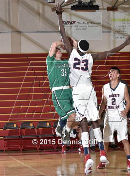 Thumbnail 3 in Modesto Christian vs. St. Mary's (Father Barry Christmas Classic) photogallery.