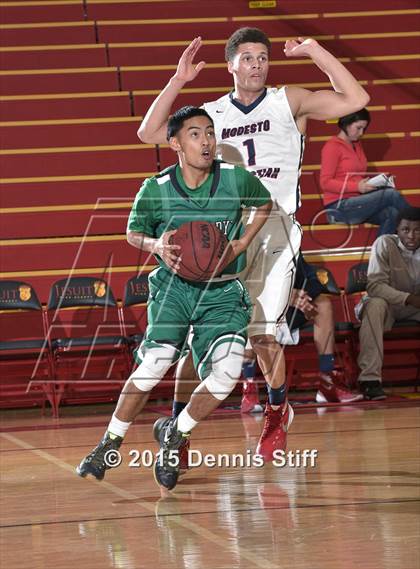 Thumbnail 1 in Modesto Christian vs. St. Mary's (Father Barry Christmas Classic) photogallery.