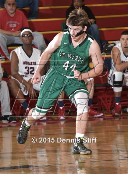 Thumbnail 1 in Modesto Christian vs. St. Mary's (Father Barry Christmas Classic) photogallery.