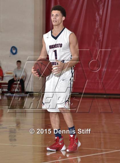 Thumbnail 3 in Modesto Christian vs. St. Mary's (Father Barry Christmas Classic) photogallery.