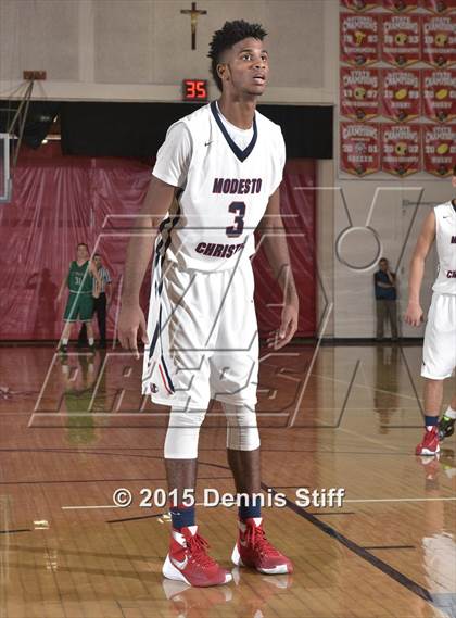 Thumbnail 2 in Modesto Christian vs. St. Mary's (Father Barry Christmas Classic) photogallery.