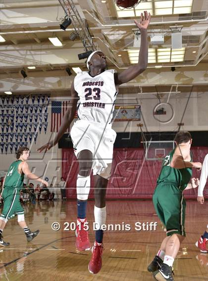 Thumbnail 3 in Modesto Christian vs. St. Mary's (Father Barry Christmas Classic) photogallery.