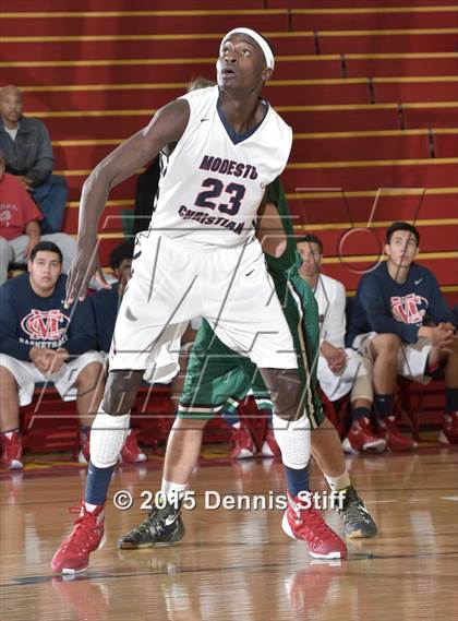 Thumbnail 2 in Modesto Christian vs. St. Mary's (Father Barry Christmas Classic) photogallery.