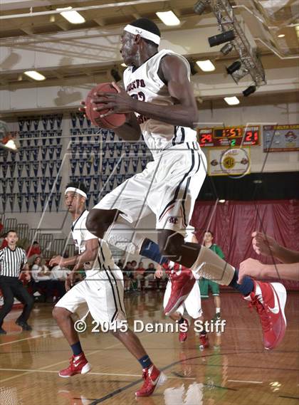 Thumbnail 2 in Modesto Christian vs. St. Mary's (Father Barry Christmas Classic) photogallery.