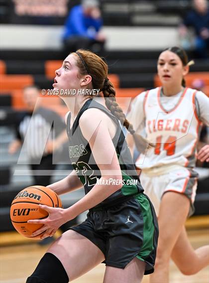 Thumbnail 1 in D'Evelyn @ Lakewood photogallery.