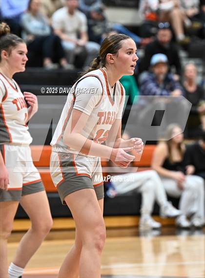 Thumbnail 1 in D'Evelyn @ Lakewood photogallery.