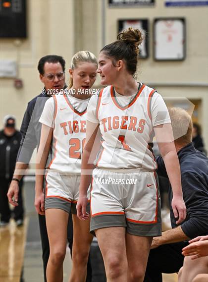 Thumbnail 1 in D'Evelyn @ Lakewood photogallery.