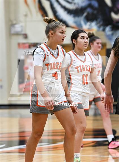 Thumbnail 1 in D'Evelyn @ Lakewood photogallery.