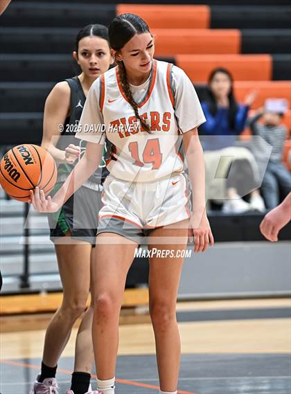 Thumbnail 3 in D'Evelyn @ Lakewood photogallery.