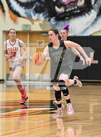 Thumbnail 1 in D'Evelyn @ Lakewood photogallery.