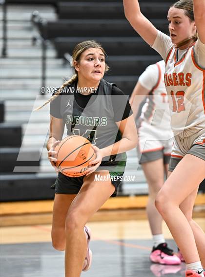 Thumbnail 1 in D'Evelyn @ Lakewood photogallery.