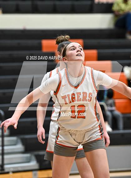 Thumbnail 2 in D'Evelyn @ Lakewood photogallery.