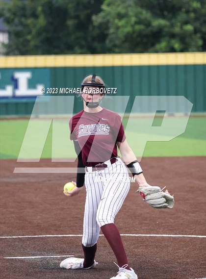 Thumbnail 2 in Lone Star vs. Heritage (UIL 5A Regional Final) photogallery.