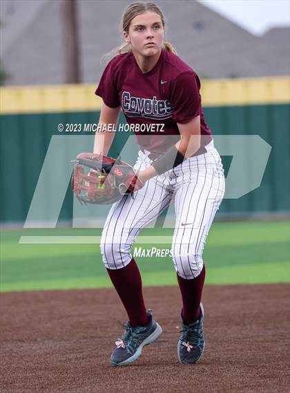 Thumbnail 3 in Lone Star vs. Heritage (UIL 5A Regional Final) photogallery.