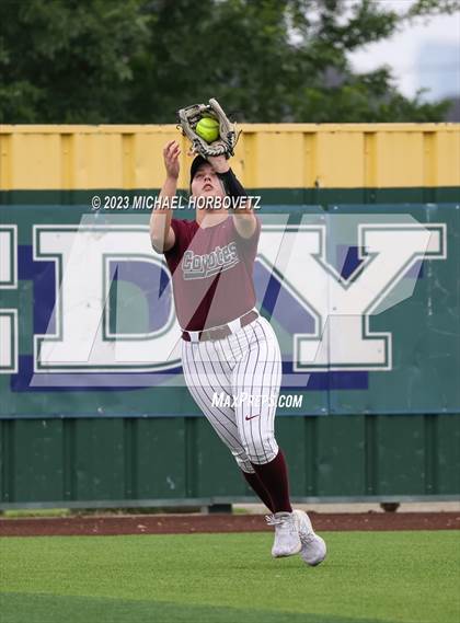 Thumbnail 2 in Lone Star vs. Heritage (UIL 5A Regional Final) photogallery.