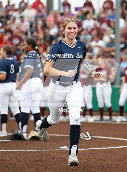 Thumbnail 1 in Lone Star vs. Heritage (UIL 5A Regional Final) photogallery.