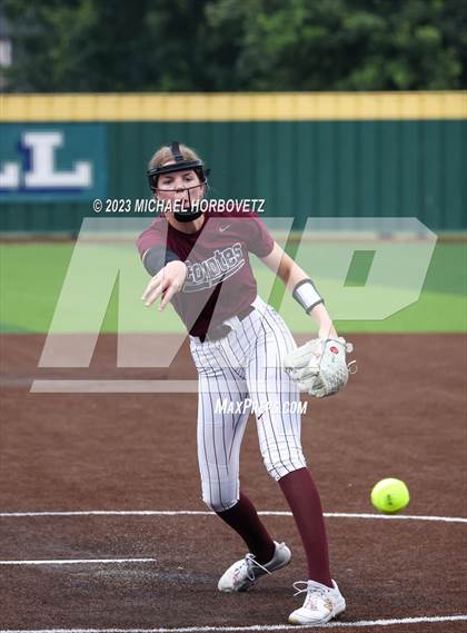 Thumbnail 3 in Lone Star vs. Heritage (UIL 5A Regional Final) photogallery.