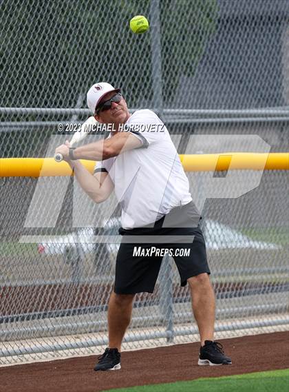 Thumbnail 2 in Lone Star vs. Heritage (UIL 5A Regional Final) photogallery.
