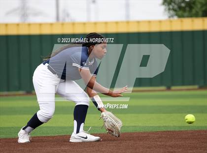 Thumbnail 1 in Lone Star vs. Heritage (UIL 5A Regional Final) photogallery.