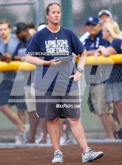Thumbnail 3 in Lone Star vs. Heritage (UIL 5A Regional Final) photogallery.