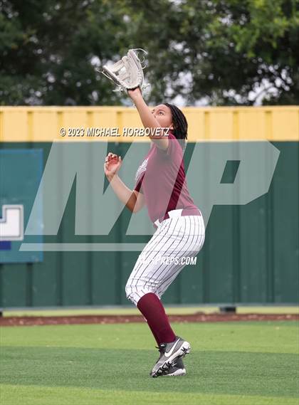 Thumbnail 3 in Lone Star vs. Heritage (UIL 5A Regional Final) photogallery.