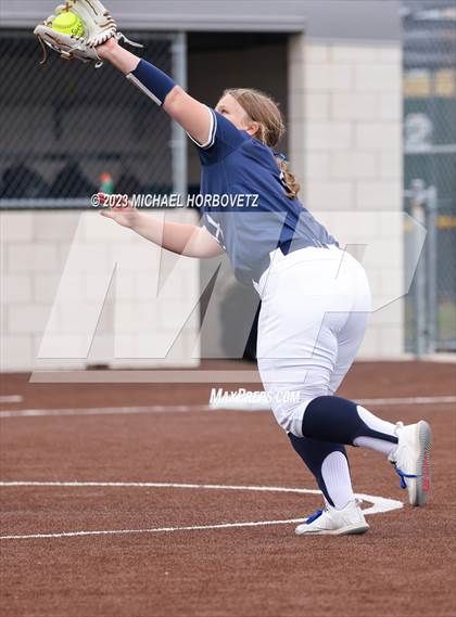 Thumbnail 3 in Lone Star vs. Heritage (UIL 5A Regional Final) photogallery.