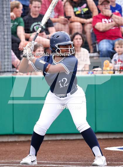 Thumbnail 2 in Lone Star vs. Heritage (UIL 5A Regional Final) photogallery.