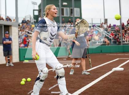 Thumbnail 1 in Lone Star vs. Heritage (UIL 5A Regional Final) photogallery.