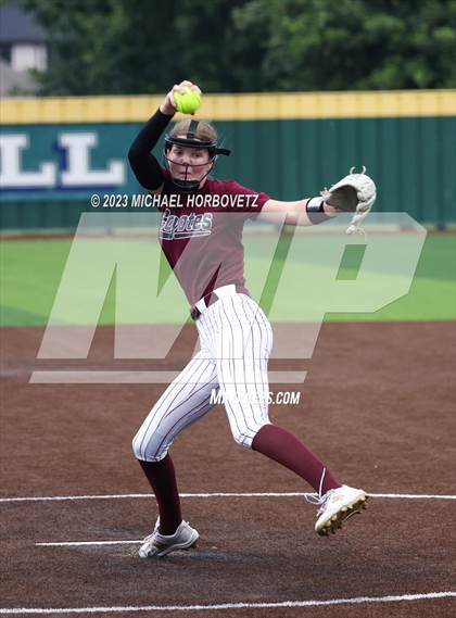Thumbnail 2 in Lone Star vs. Heritage (UIL 5A Regional Final) photogallery.