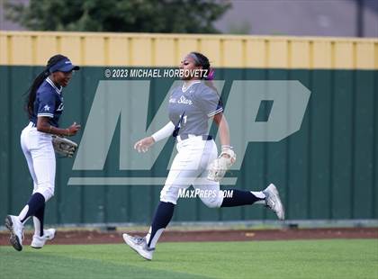 Thumbnail 2 in Lone Star vs. Heritage (UIL 5A Regional Final) photogallery.